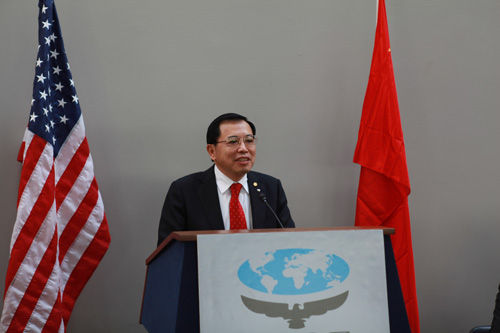TCL董事长李东生代表企业家在美国参议院大楼致词