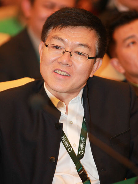 “2014绿公司年会”于4月20日-22日在广西南宁举行。上图为亿达集团副总裁暴洪奎。(图片来源：新浪财经 梁斌 摄)