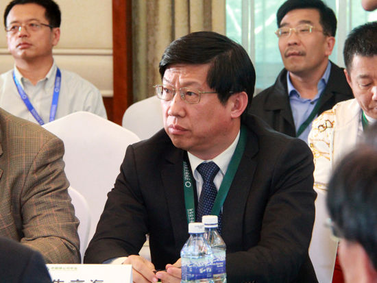 “2015中国绿公司年会”于4月20日在沈阳举行。上图为辽宁省环保保护厅的厅长朱京海。(图片来源：新浪财经刘海伟 摄)