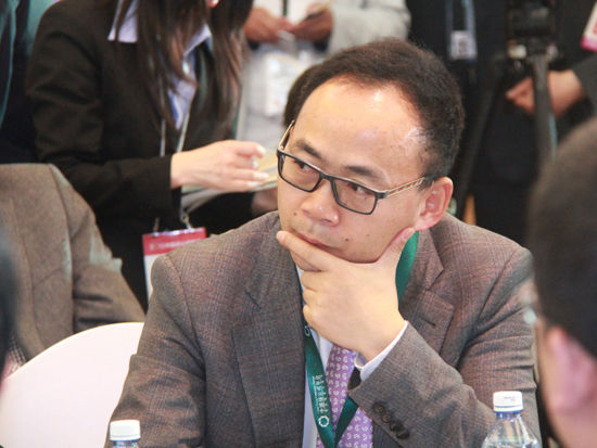 “2015中国绿公司年会”于4月20日在沈阳举行。上图为浙江建龙控股集团有限公司董事长的张伟祥。(图片来源：新浪财经刘海伟 摄)