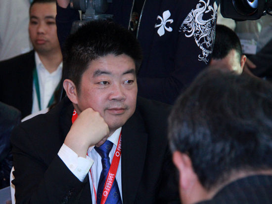 “2015中国绿公司年会”于4月20日在沈阳举行。爱国者数码科技有限公司董事长冯军出席。(图片来源：新浪财经刘海伟 摄)