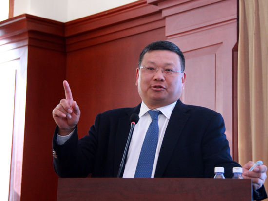 “2015中国绿公司年会”于4月20日-21日在沈阳举行。上图为长江商学院创办院长、中国商业与全球化教授项兵。（图片来源：新浪财经 刘海伟 摄）