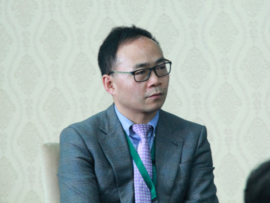 “2015中国绿公司年会”于4月20日在沈阳举行。上图为北京建龙重工集团有限公司联席董事长、浙江建龙控股集团有限公司董事长张伟祥。(图片来源：新浪财经 刘海伟 摄)